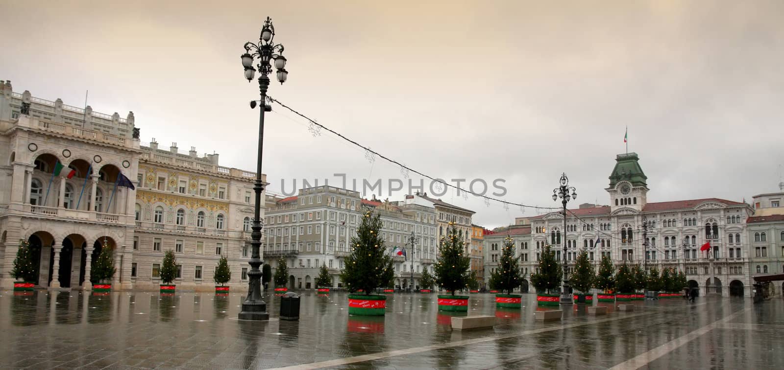 details Piazza Unita, Trieste, Italia, rainy weather