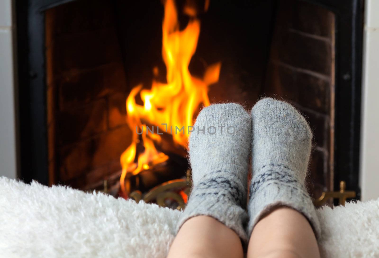 Children's feet are heated in the fireplace by Antartis
