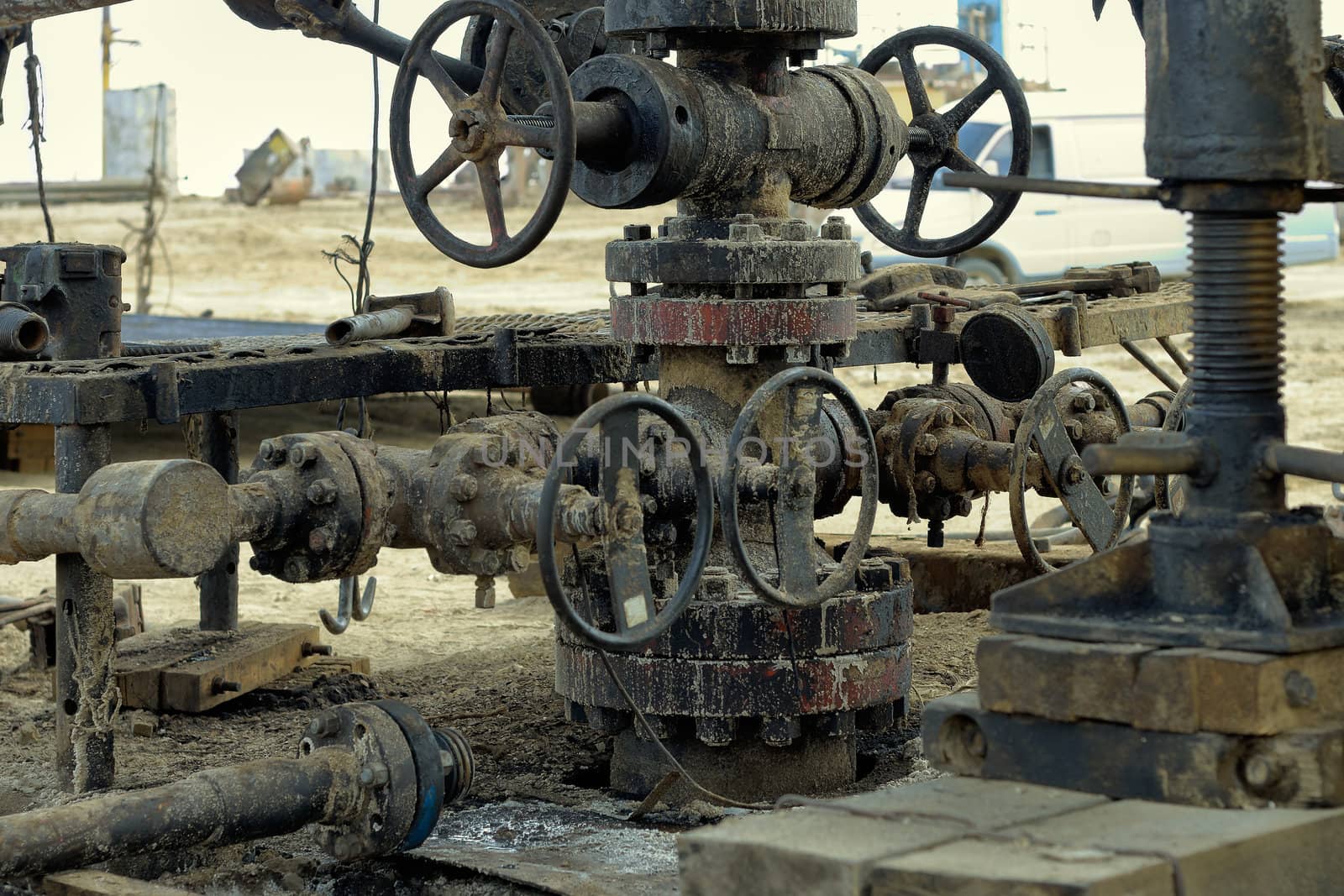 Oil well. by ekipaj