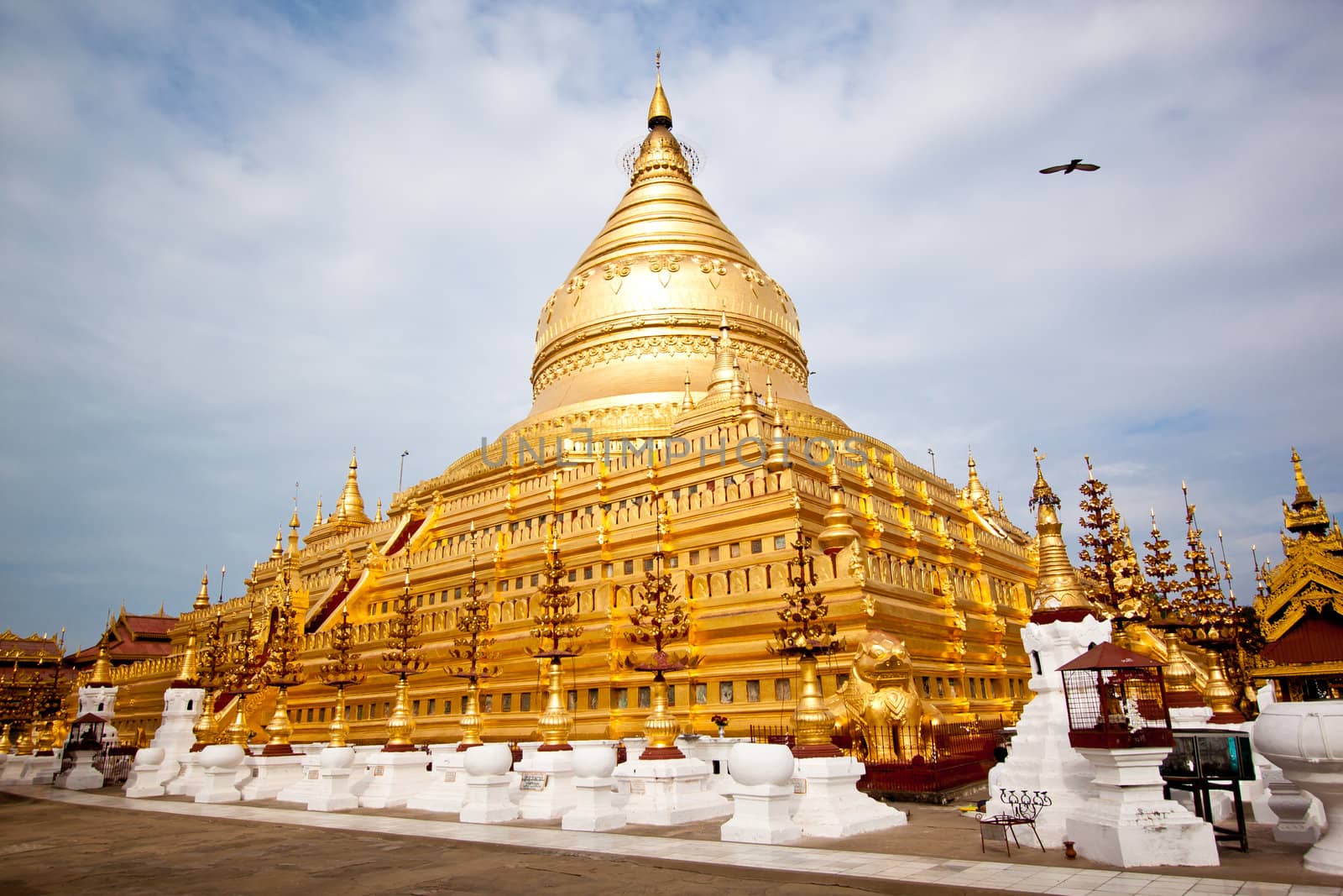shwezigon paya, the beautiful biggest pagoda in bagan, myanmar
