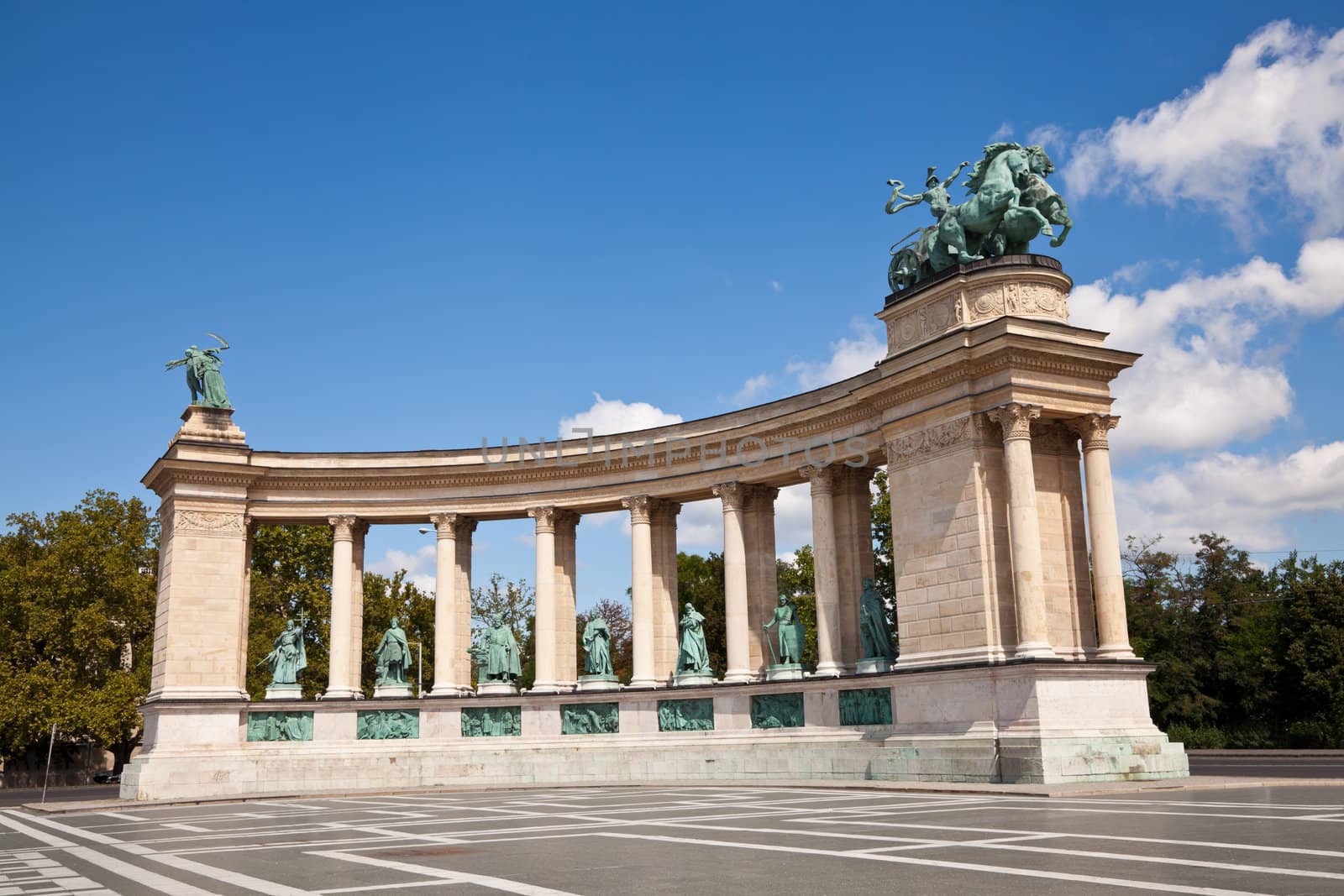 heroes square in budapest hungary