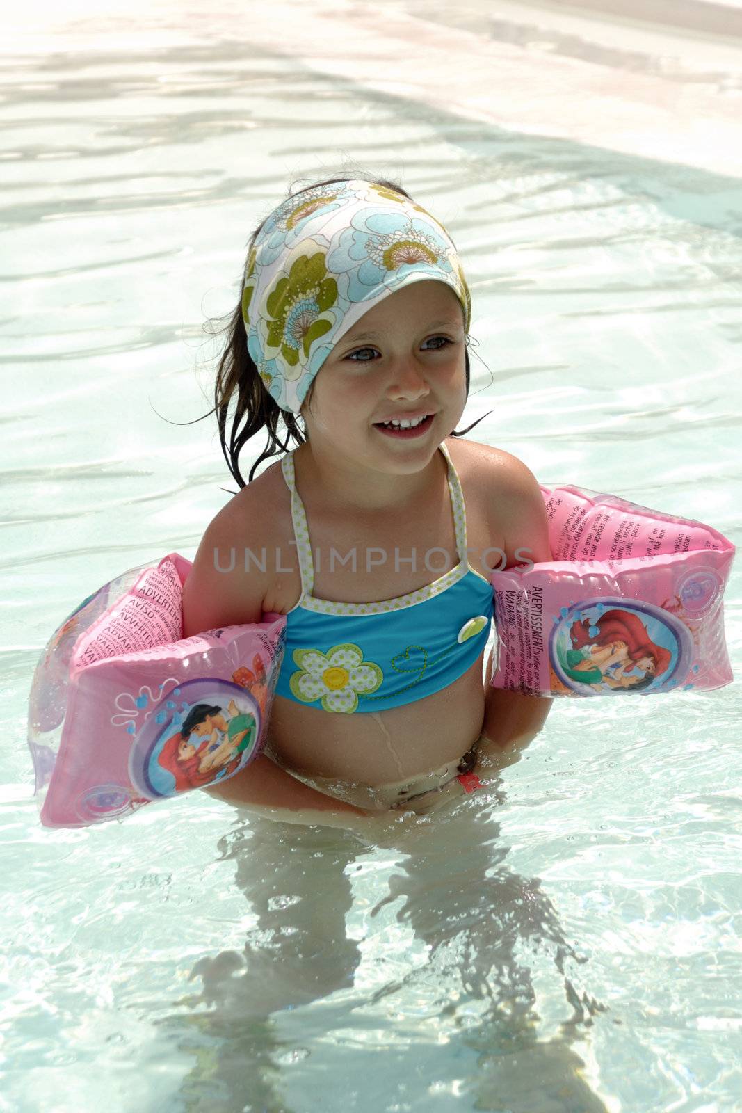 Happy child in pool by cfoto
