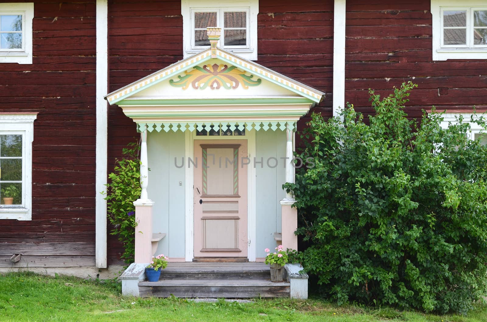 Entrance facade of an old farm in northern Sweden, called "brokvist"