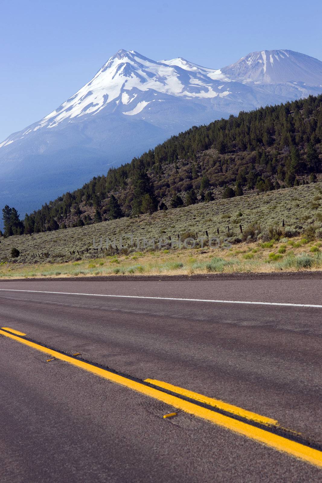 The Road to Mount Shasta in California