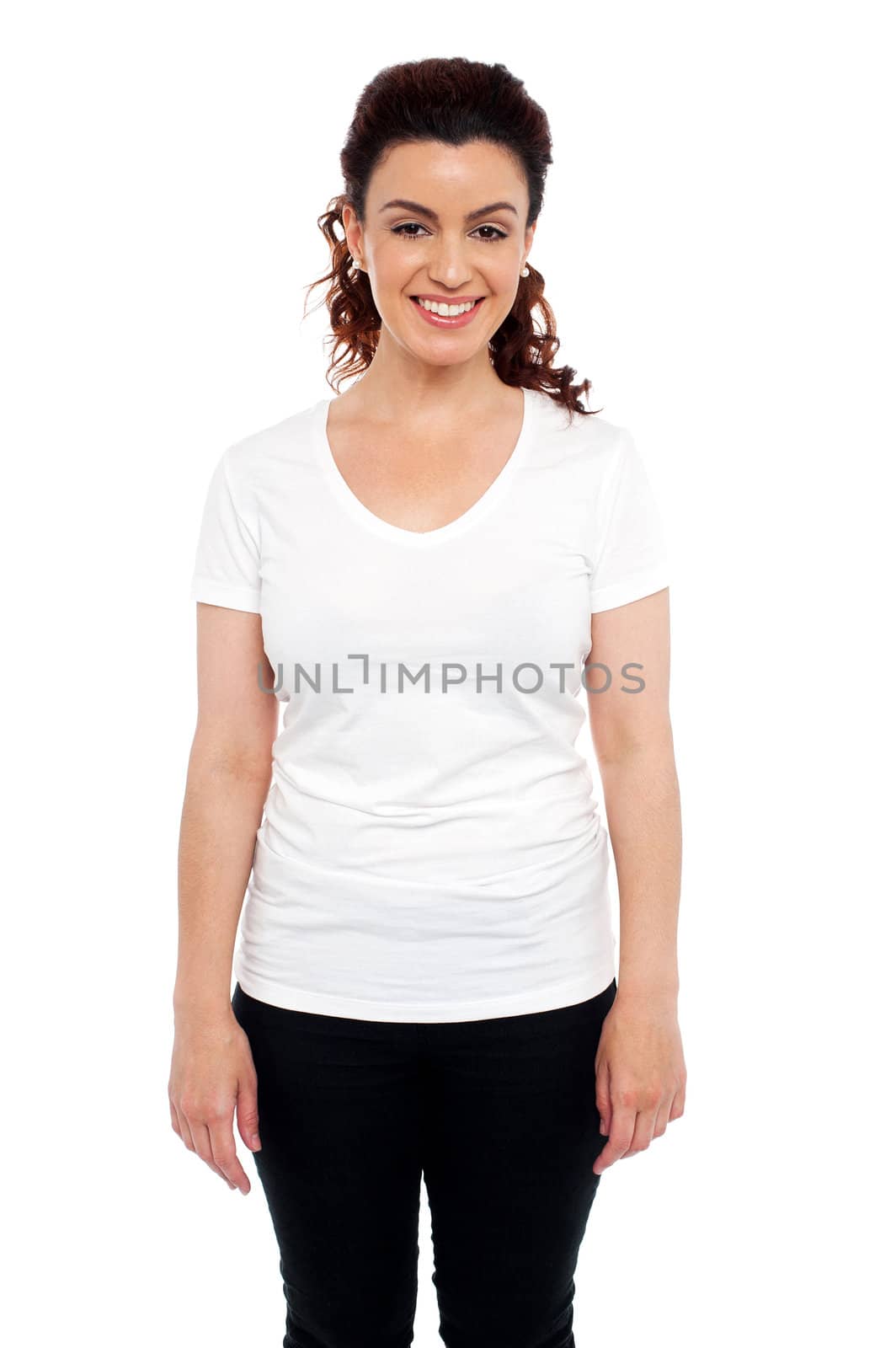Cheerful brunette girl posing casually. Looking at camera and smiling