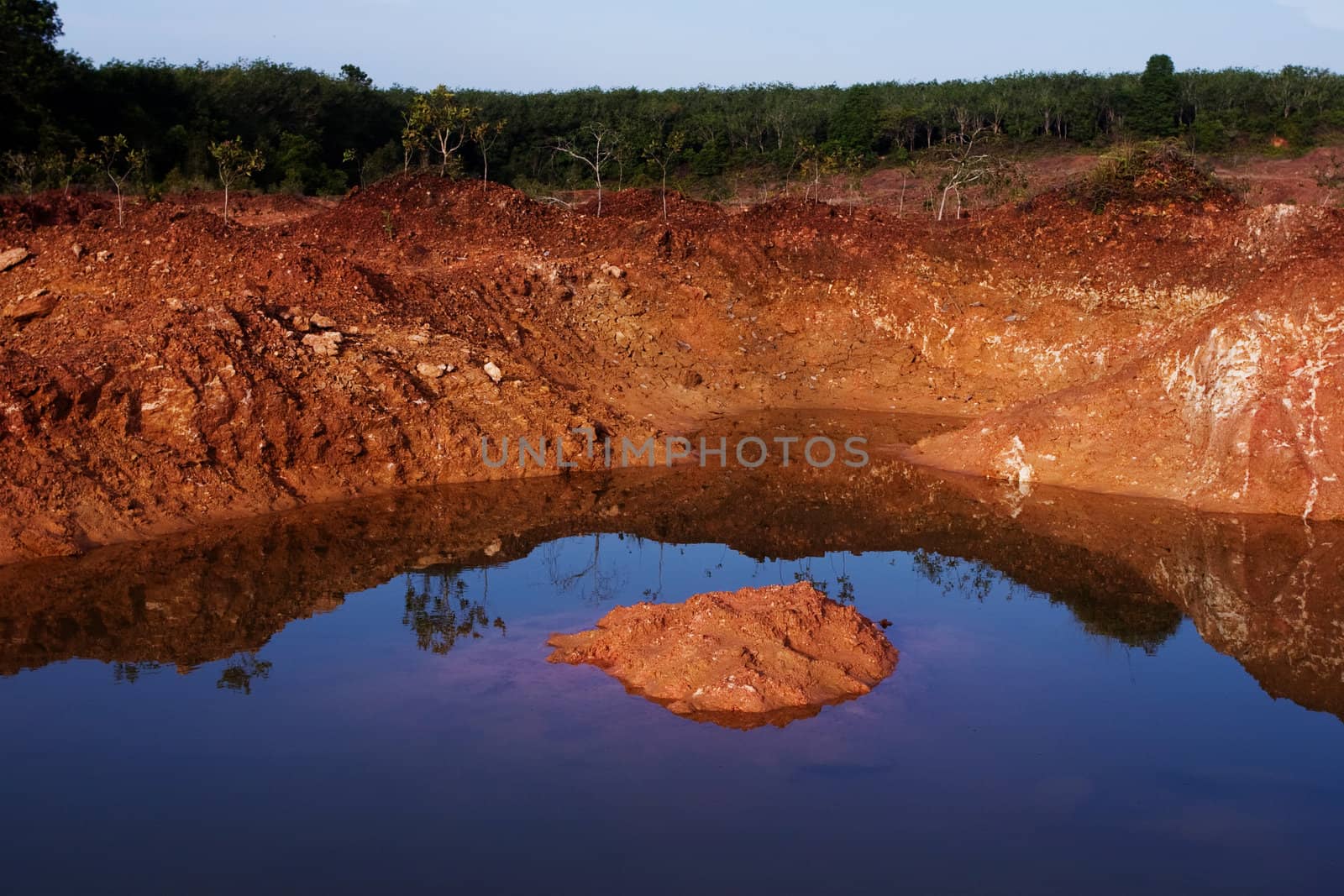 Lake Red Cliffs