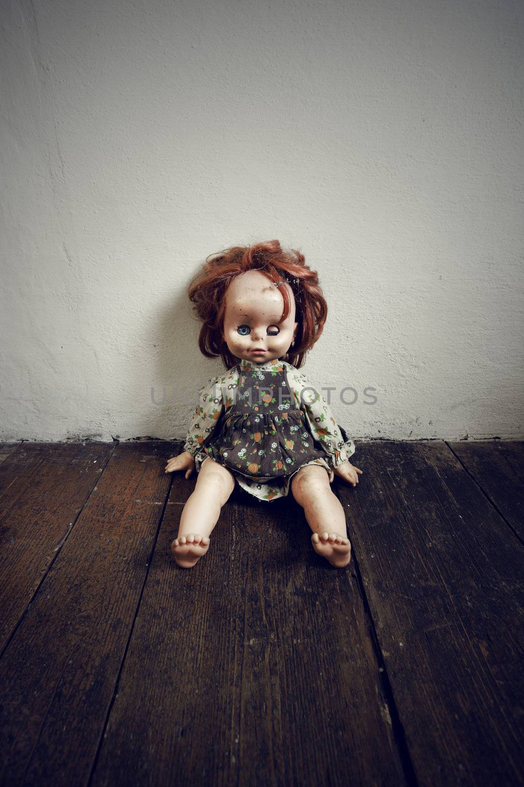 Damaged Vintage Doll by stokkete