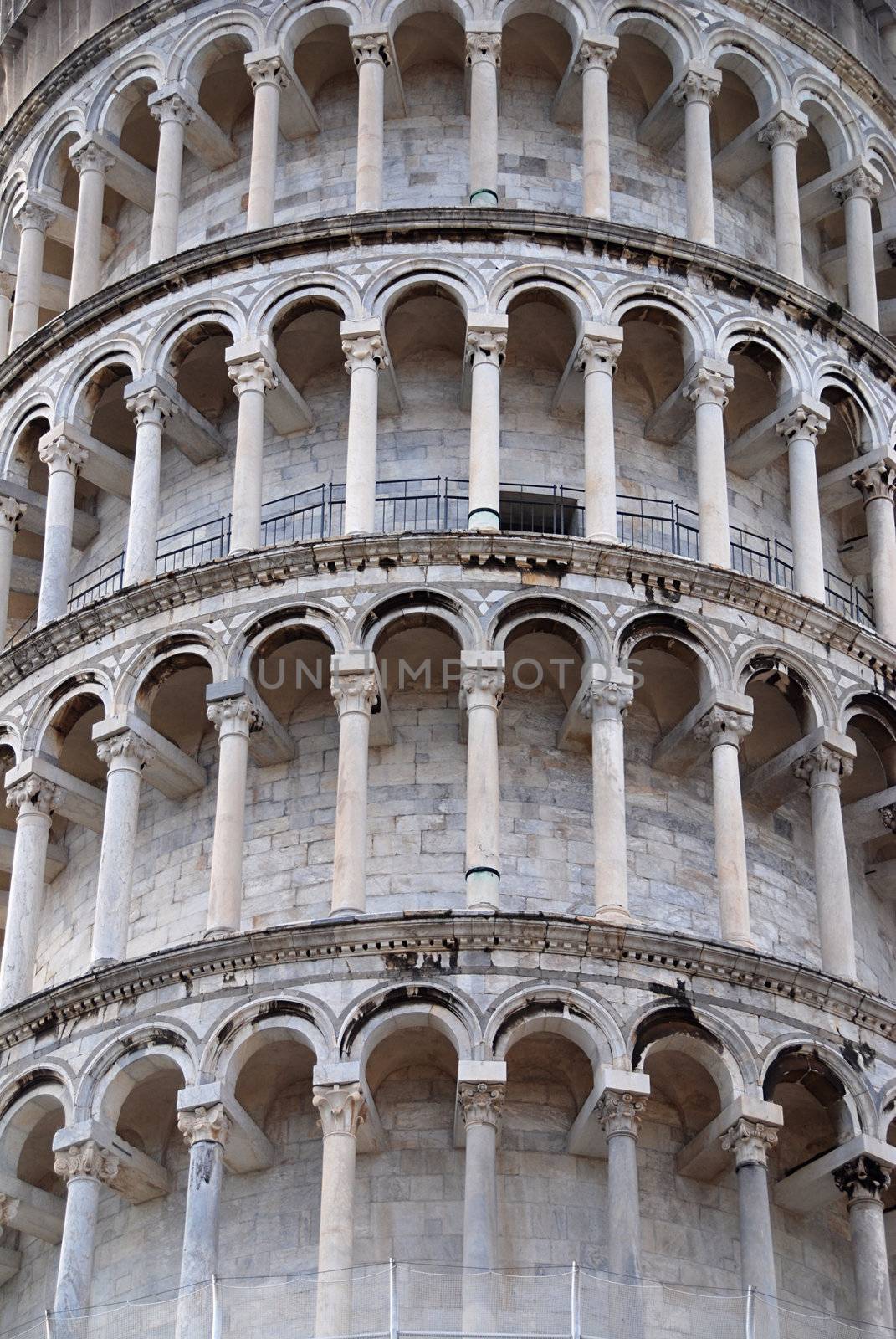 Pisa leaning tower by fyletto