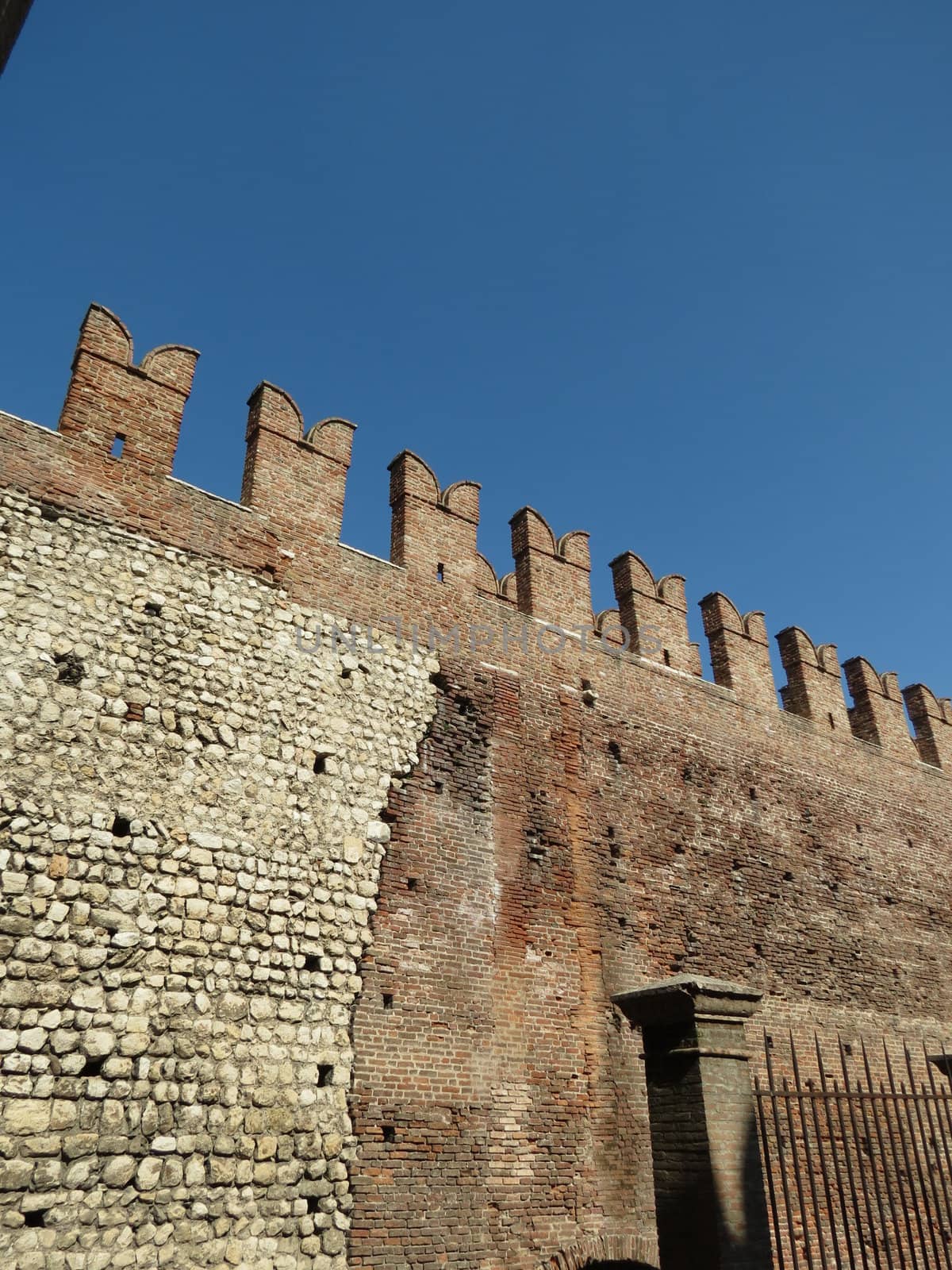 Verona - medieval castle by paolo77