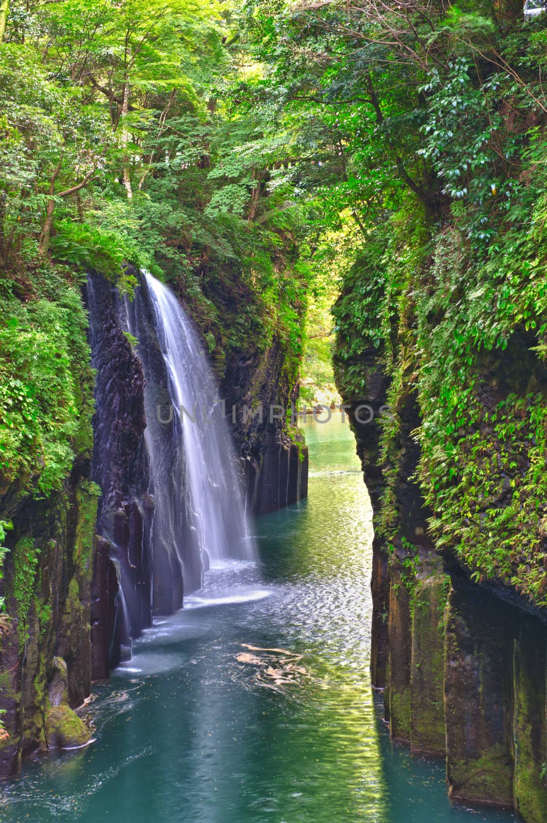 Takachiho gorge by fyletto