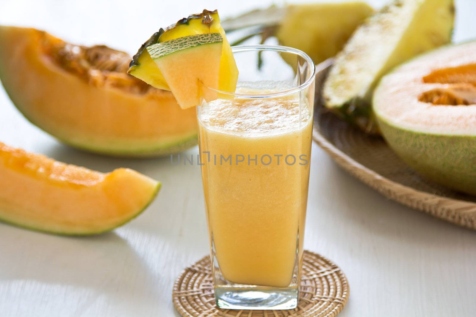Cantaloupe and Pineapple smoothie by vanillaechoes
