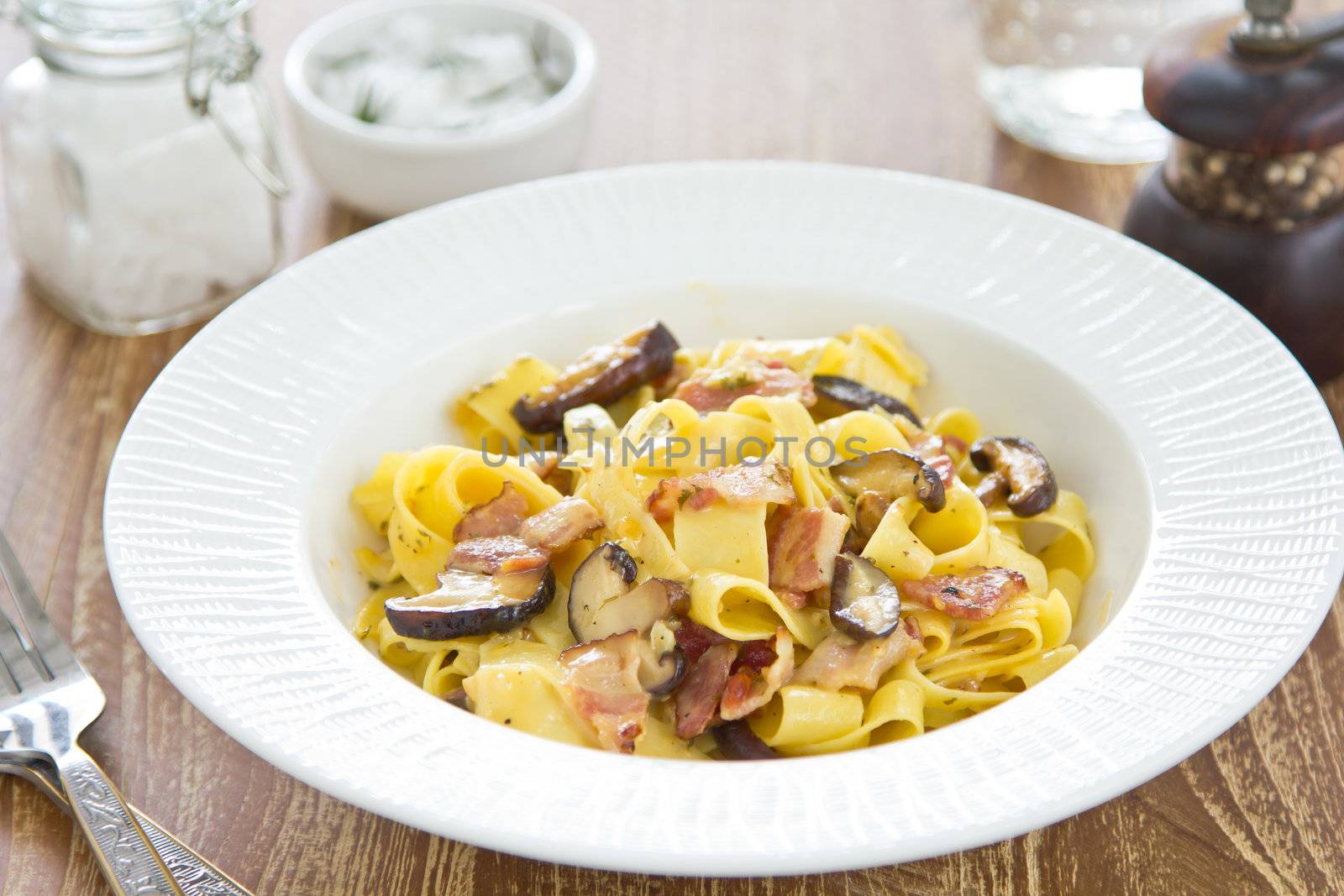 Fettuccine Carbonara with bacon and mushroom by vanillaechoes