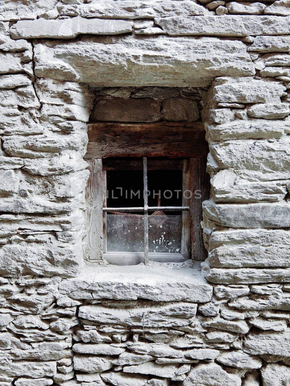 antique window by vicnt