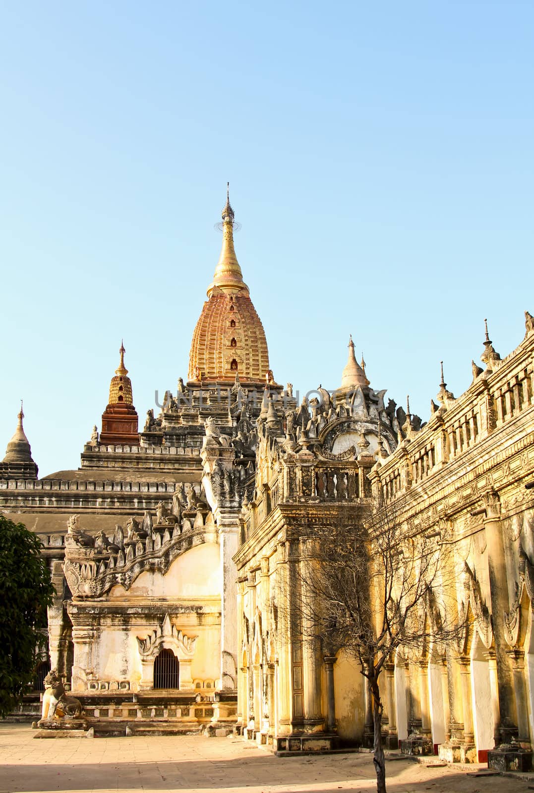 Ananda Temple in Bagan,Burma by vanillaechoes