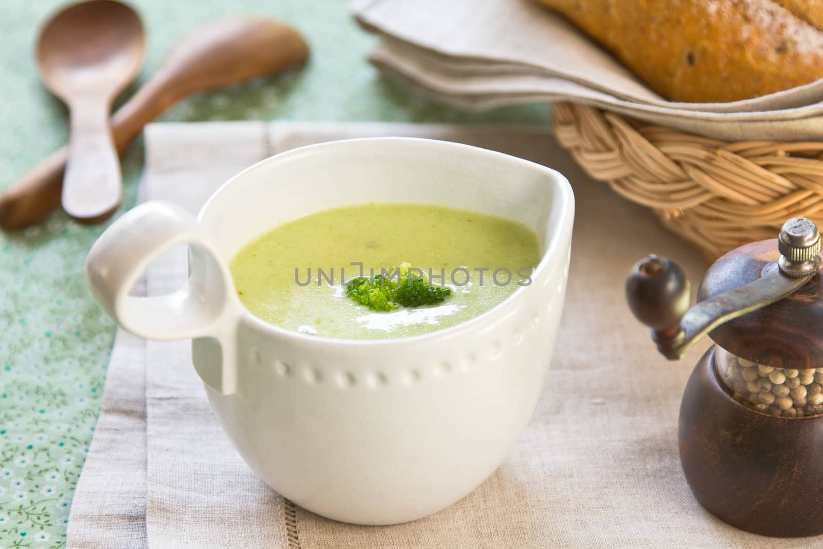 Broccoli soup by vanillaechoes