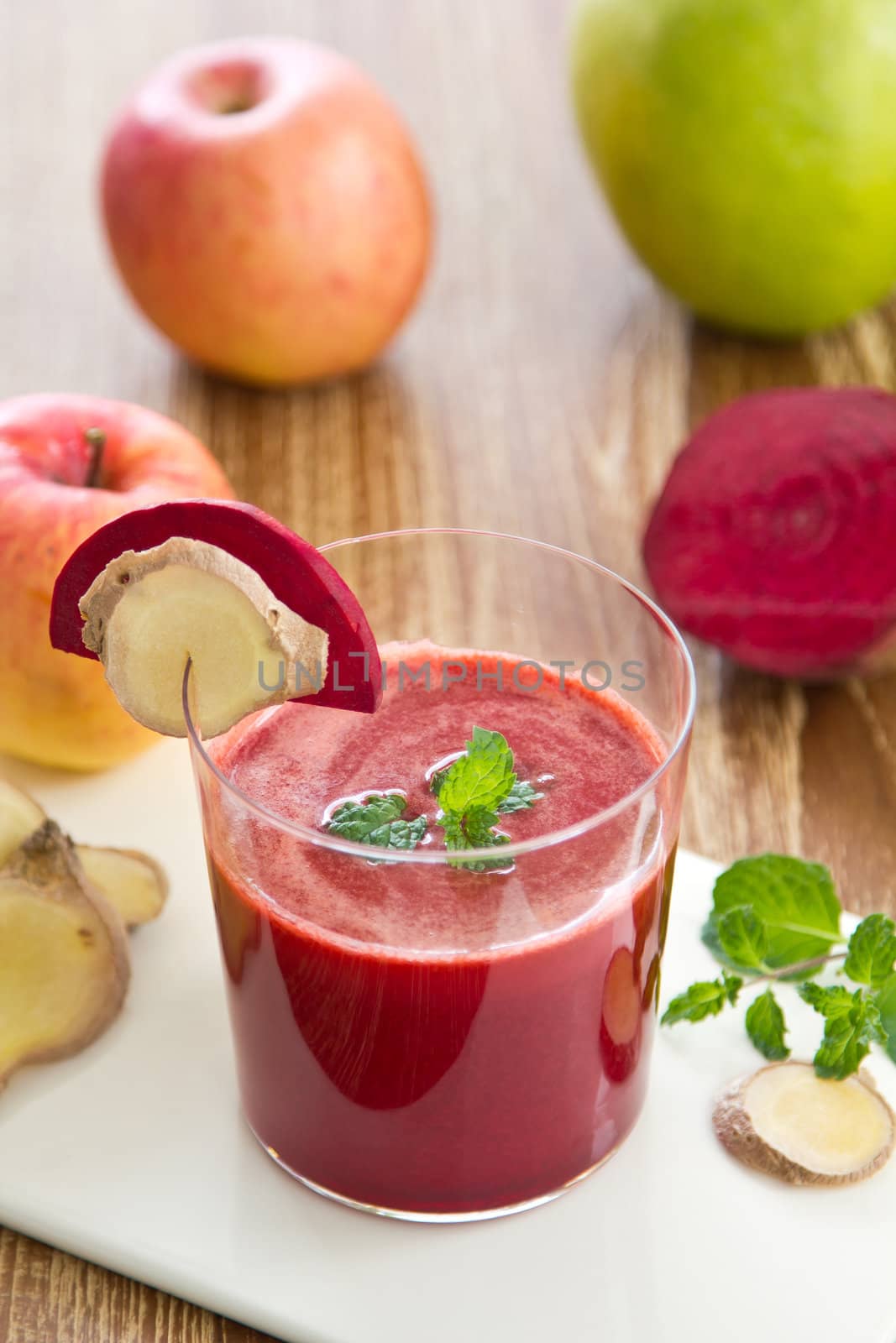 Beetroot,apple and ginger smoothie with mint