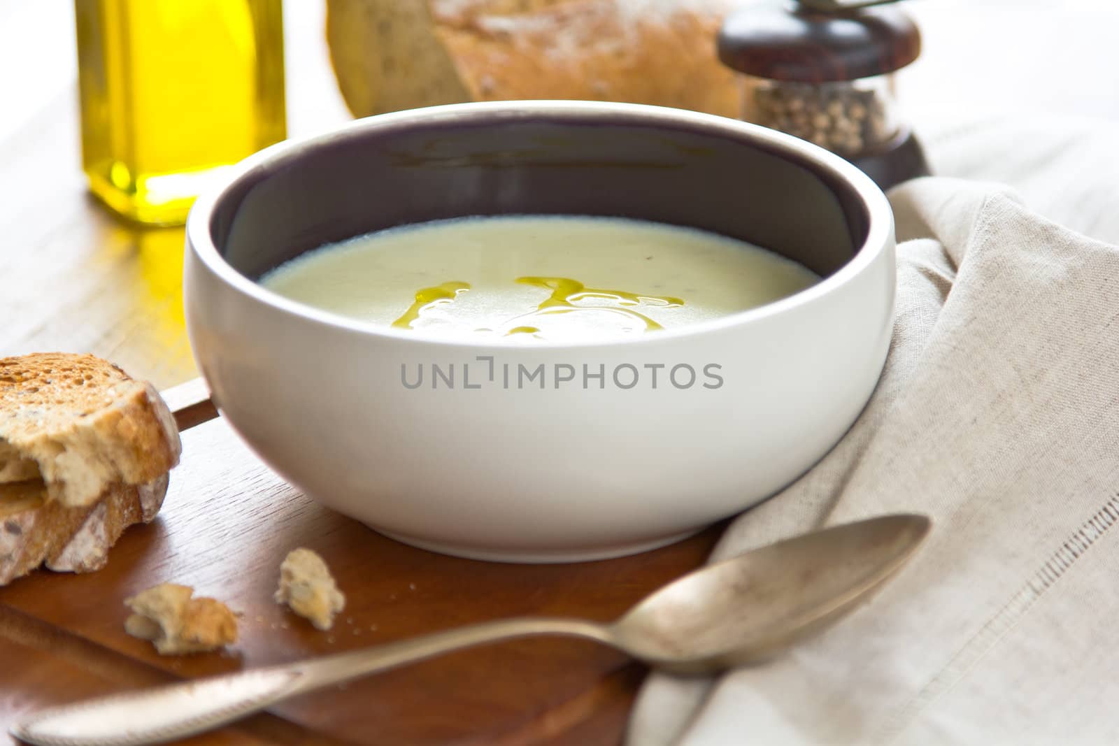 Cauliflower soup by vanillaechoes