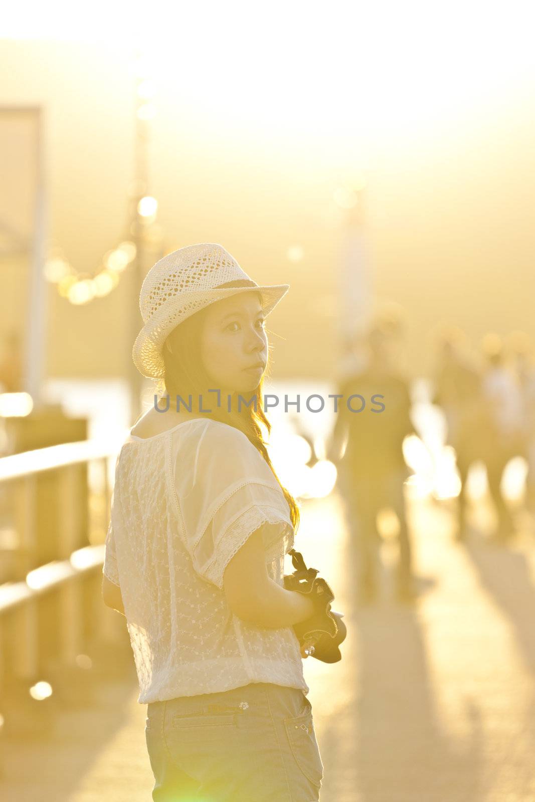 Female photographer in sunshine by kawing921
