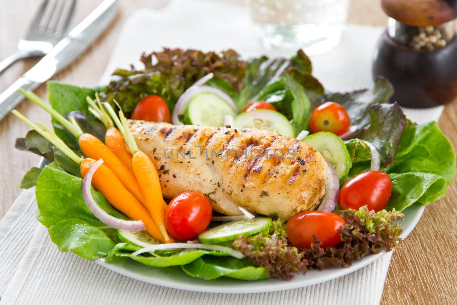 Grilled chicken salad by vanillaechoes