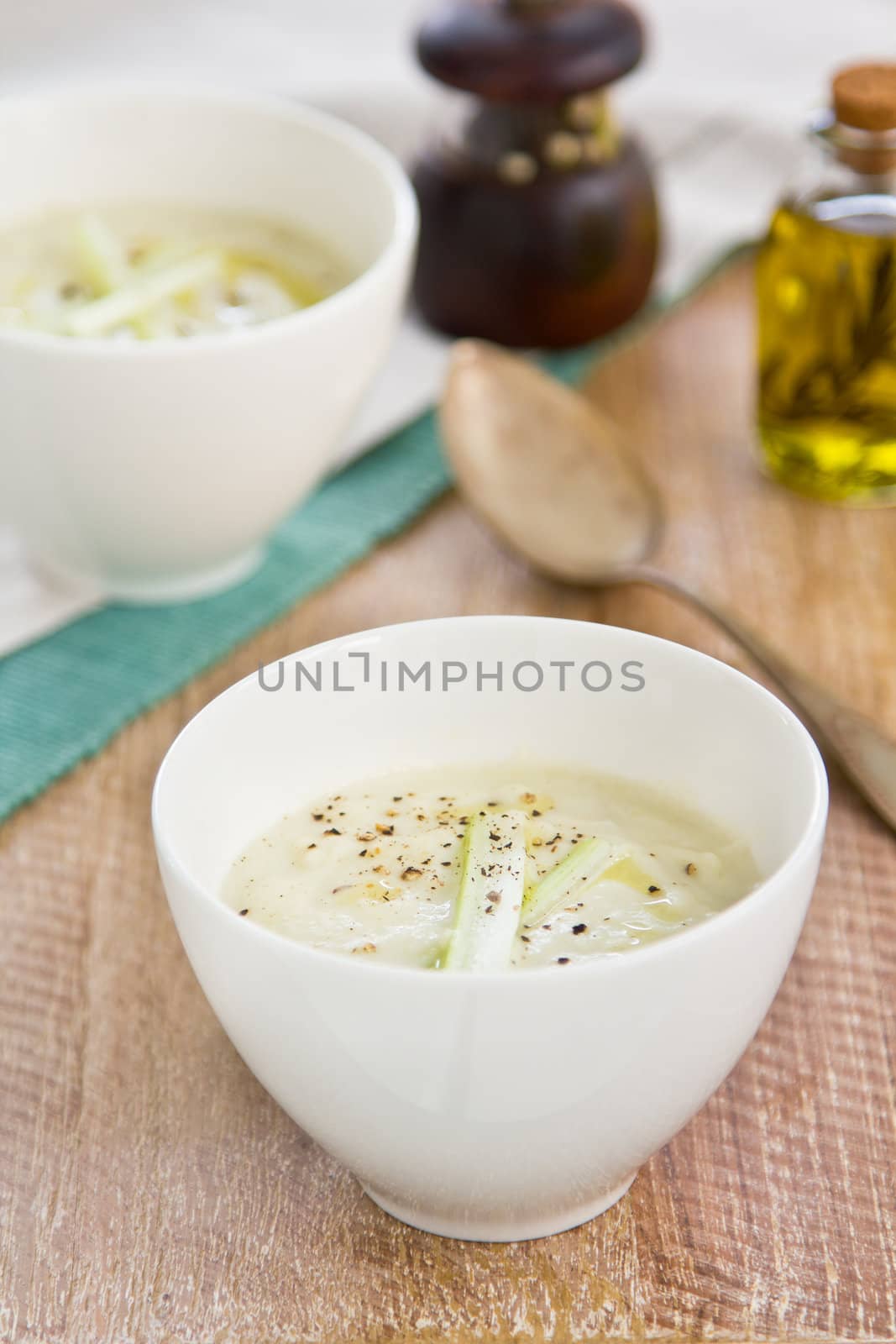 Creamy Celery and Cauliflower soup by vanillaechoes