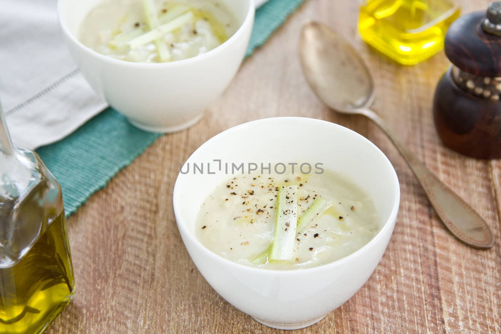 Creamy Celery and Cauliflower soup by vanillaechoes