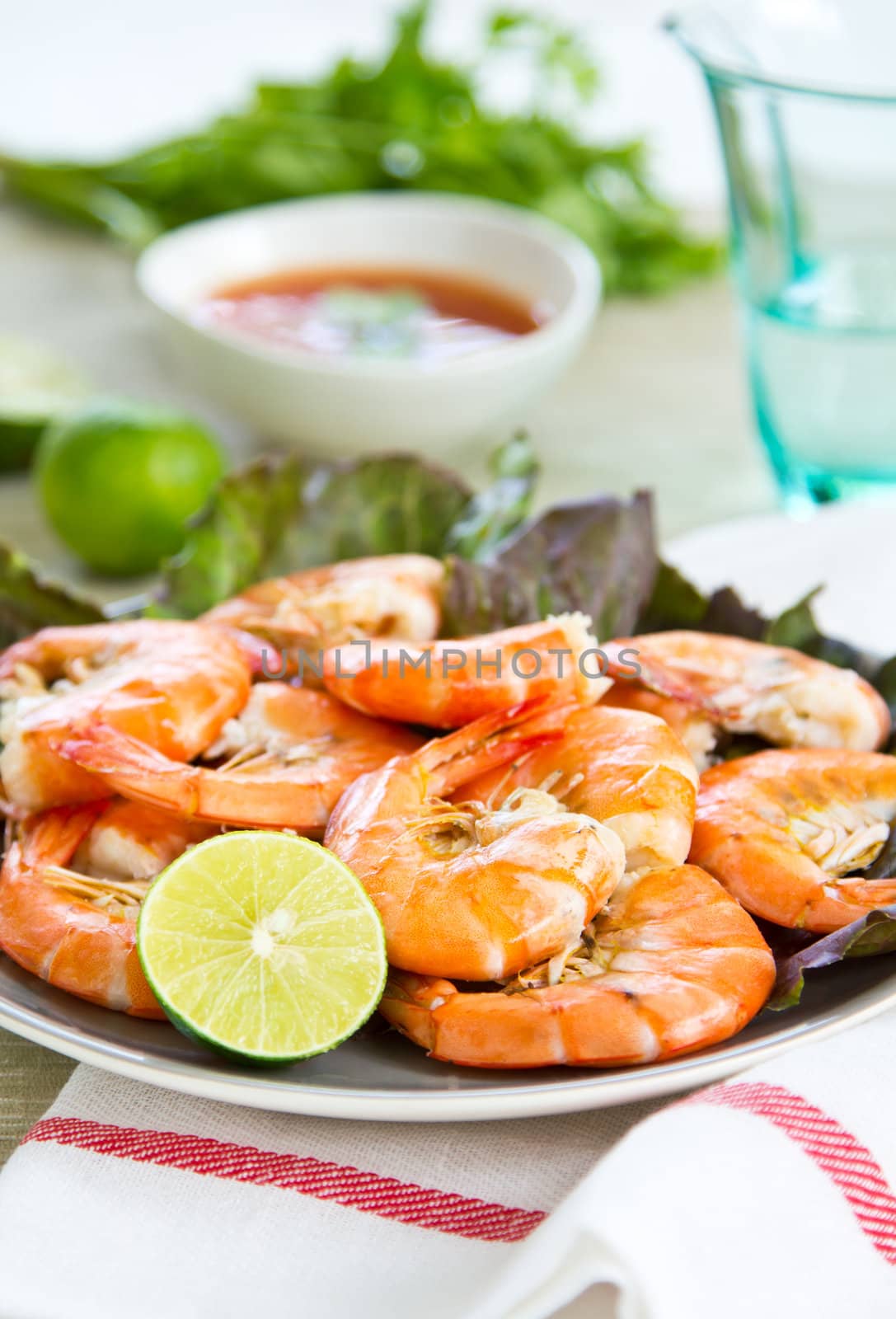Steamed prawn with Thai sweet chilli sauce by vanillaechoes