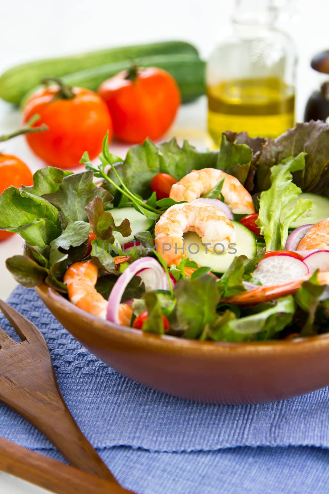 Prawn with lettuce ,tomato and radish salad in wood bowl