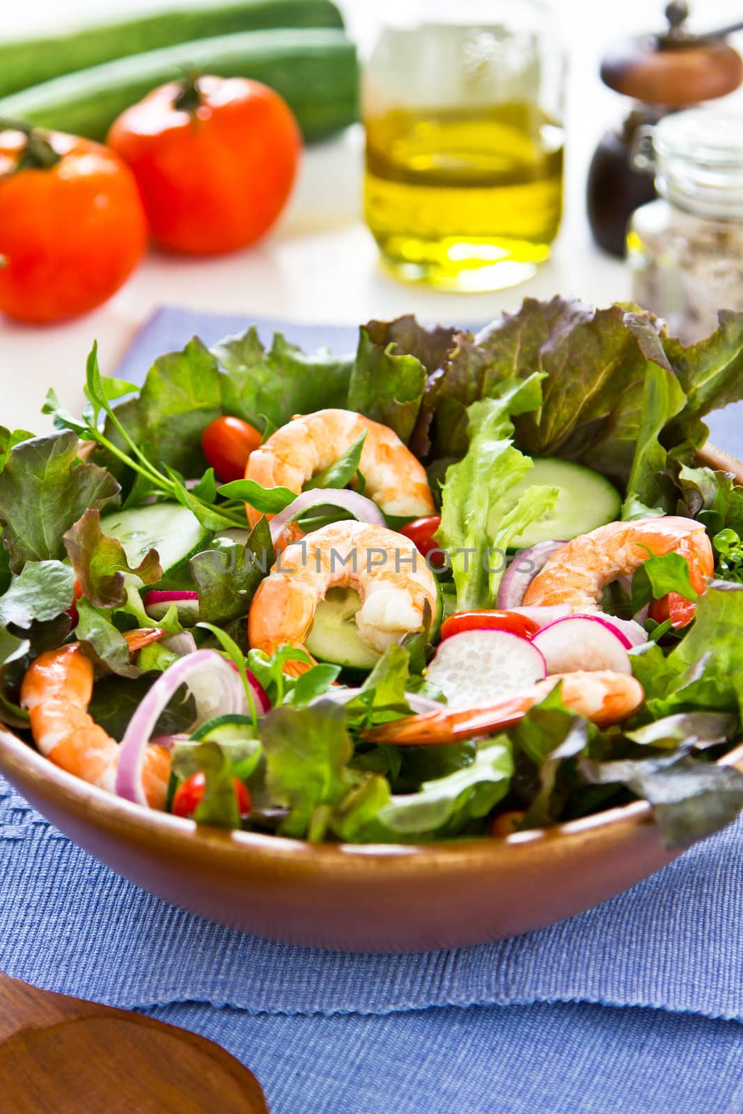 Prawn with lettuce ,tomato and radish salad in wood bowl
