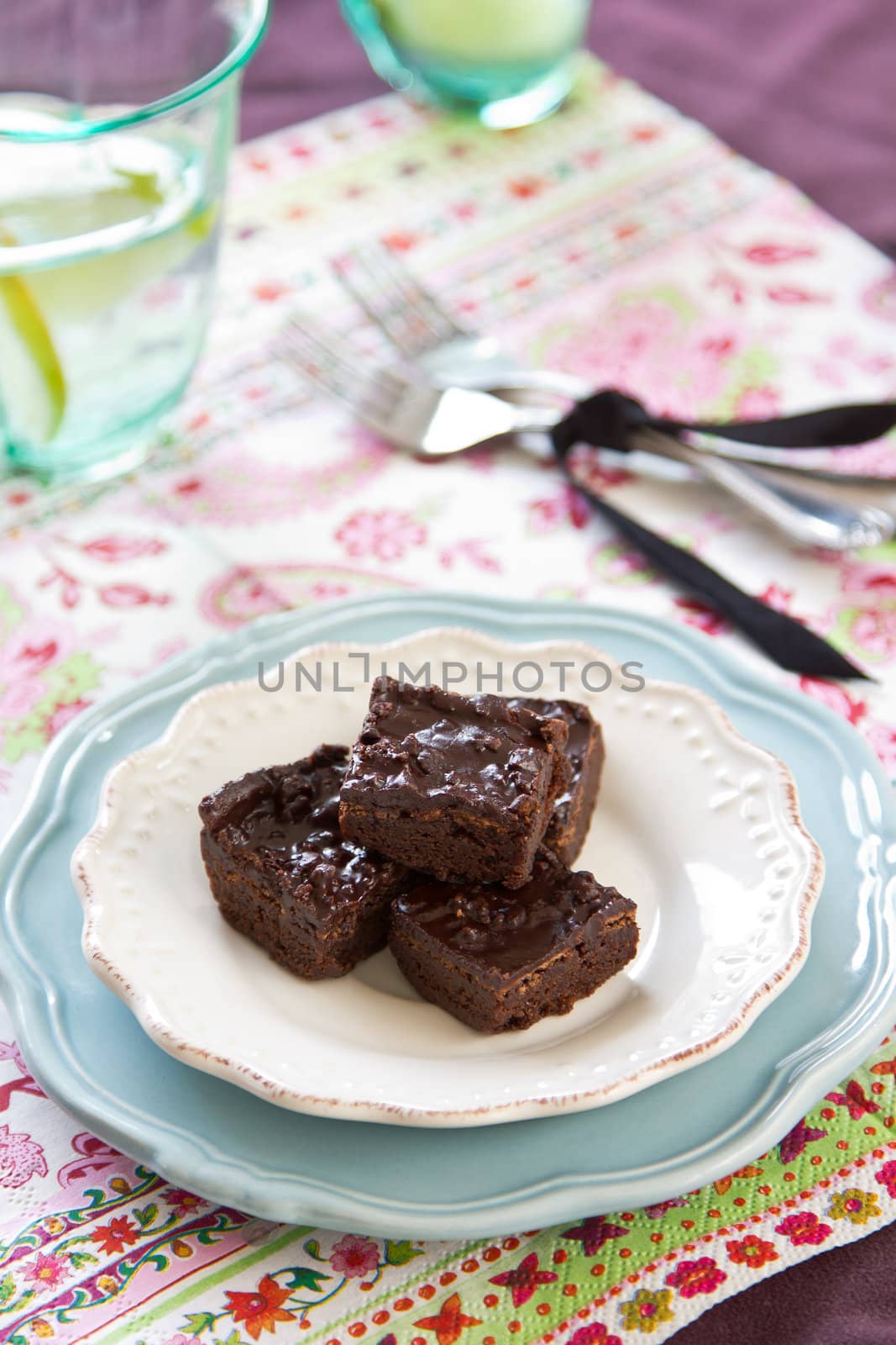 Mini chocolate brownies by vanillaechoes