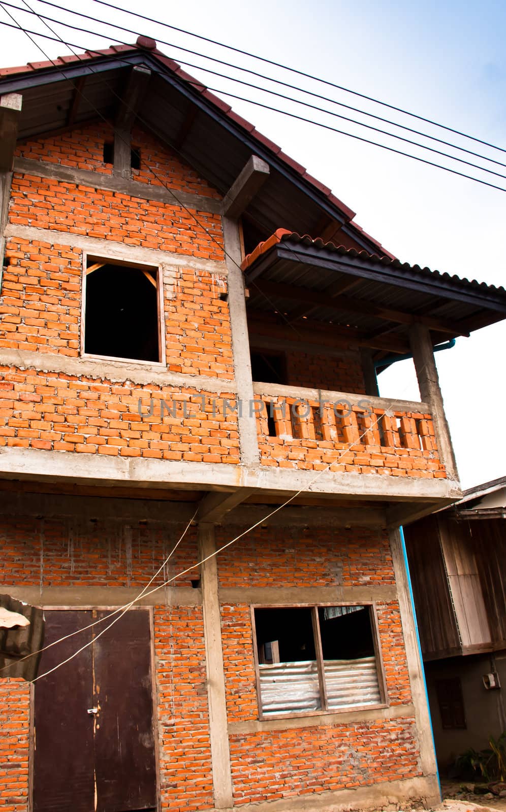 House under construction. The brick wall is being installed.