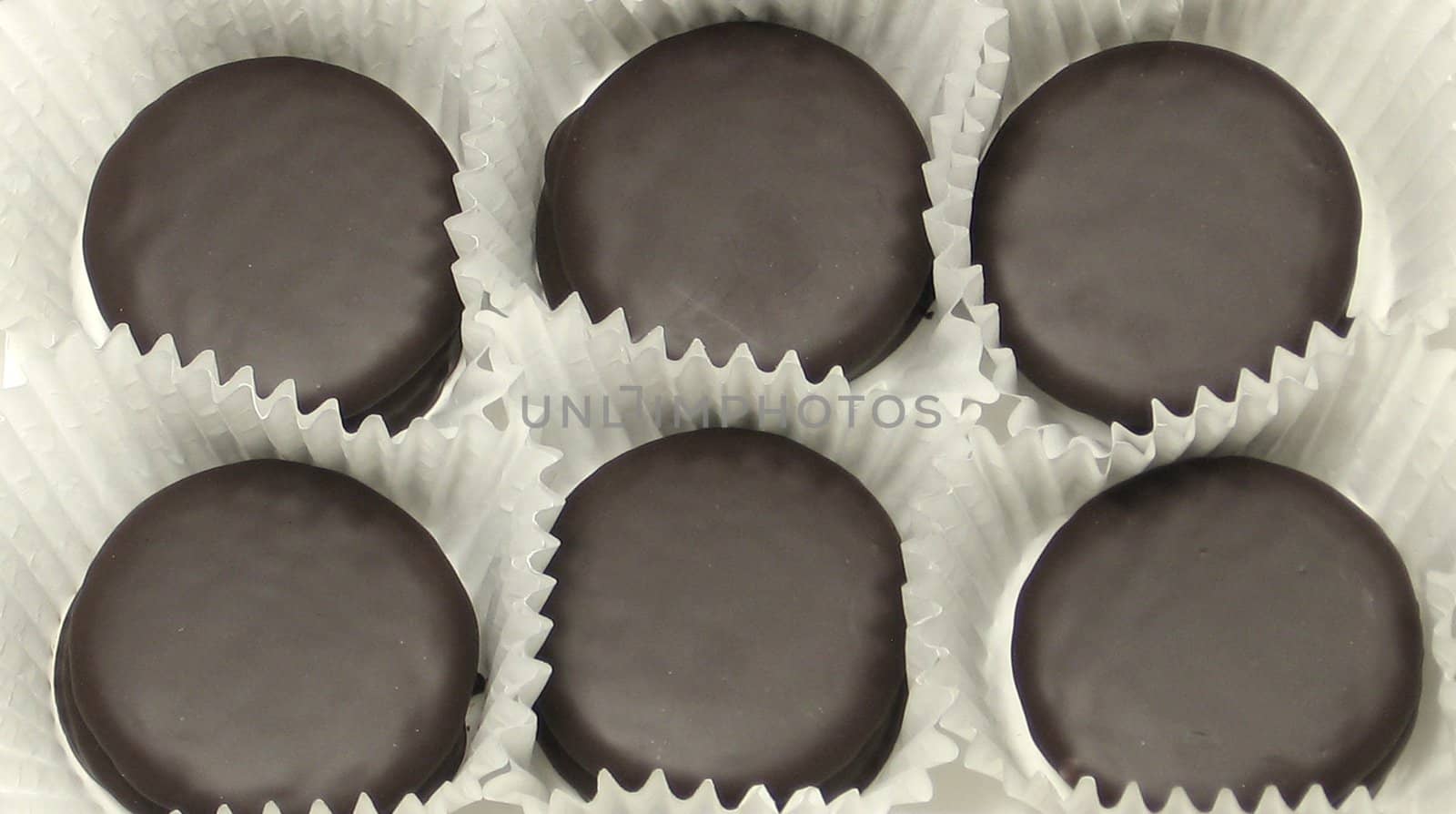 Chocolate cream cookies