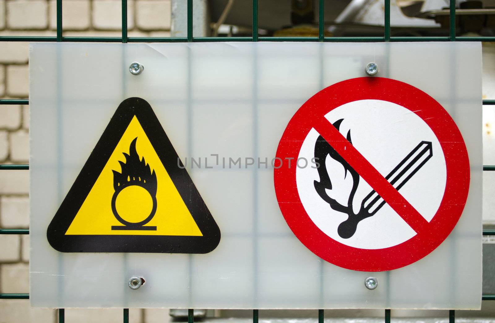 Fire warning signs near compressed oxygen gas cylinders.