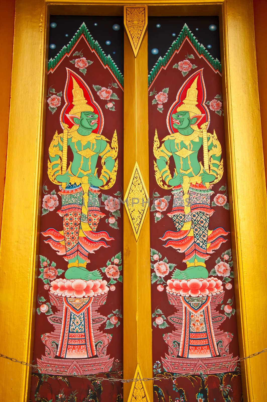 thai art on door temple