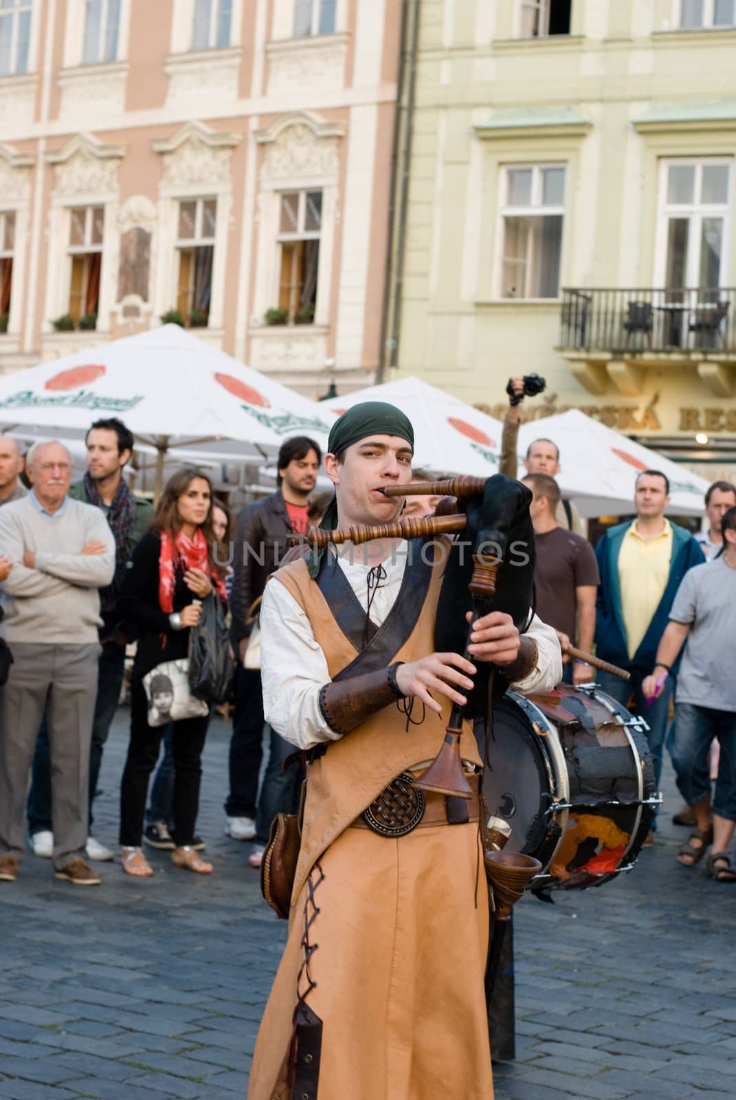 Street artists in Prague