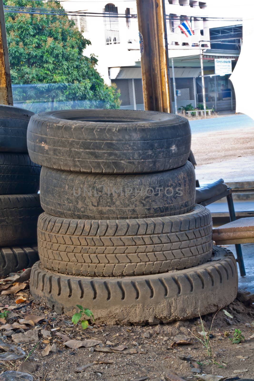 Pile of old tires. Tires used. Cars, trucks.