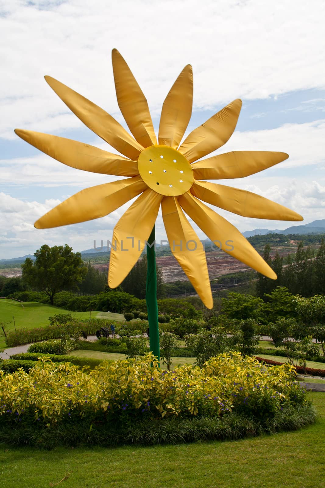 Large sunflower made ​​of paper. Lampang, Thailand.