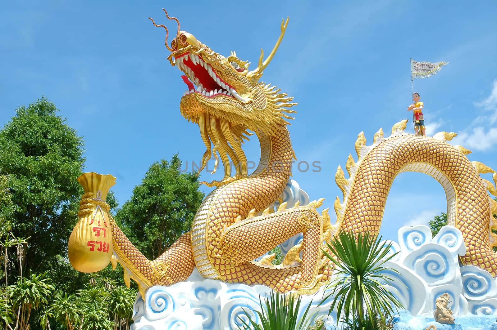 dragon statue