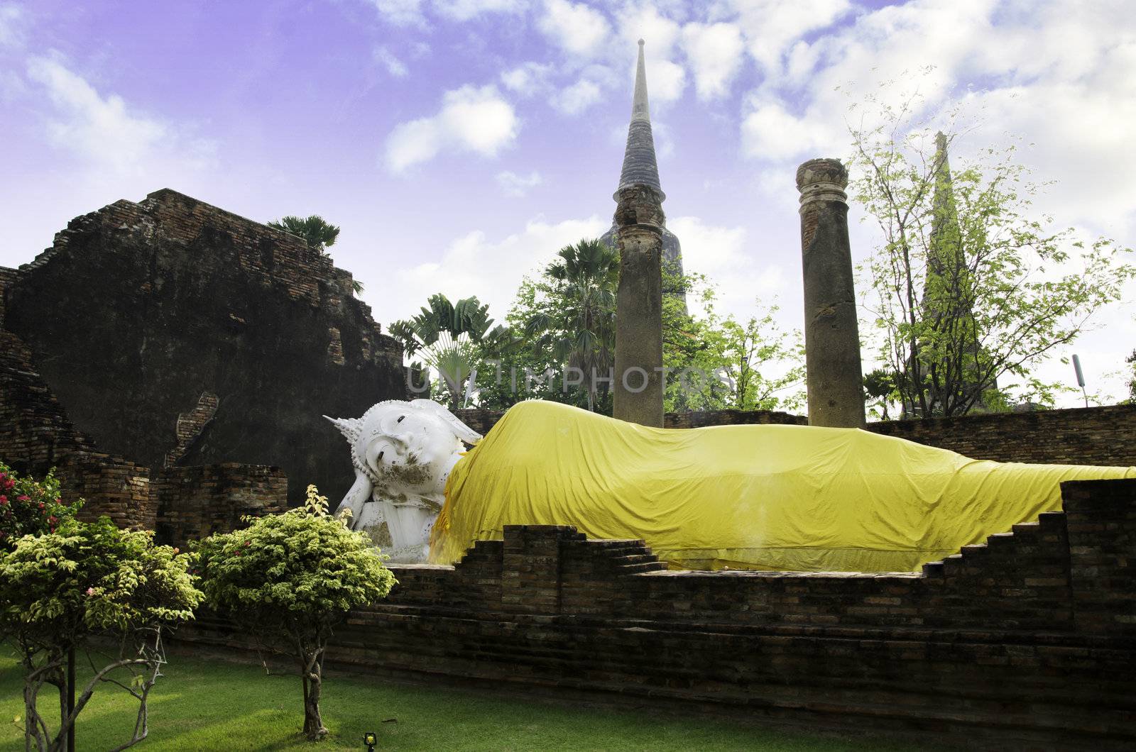 The main reclining Buddha image, Wat Yai Chaimongkol in Ayutthaya. 