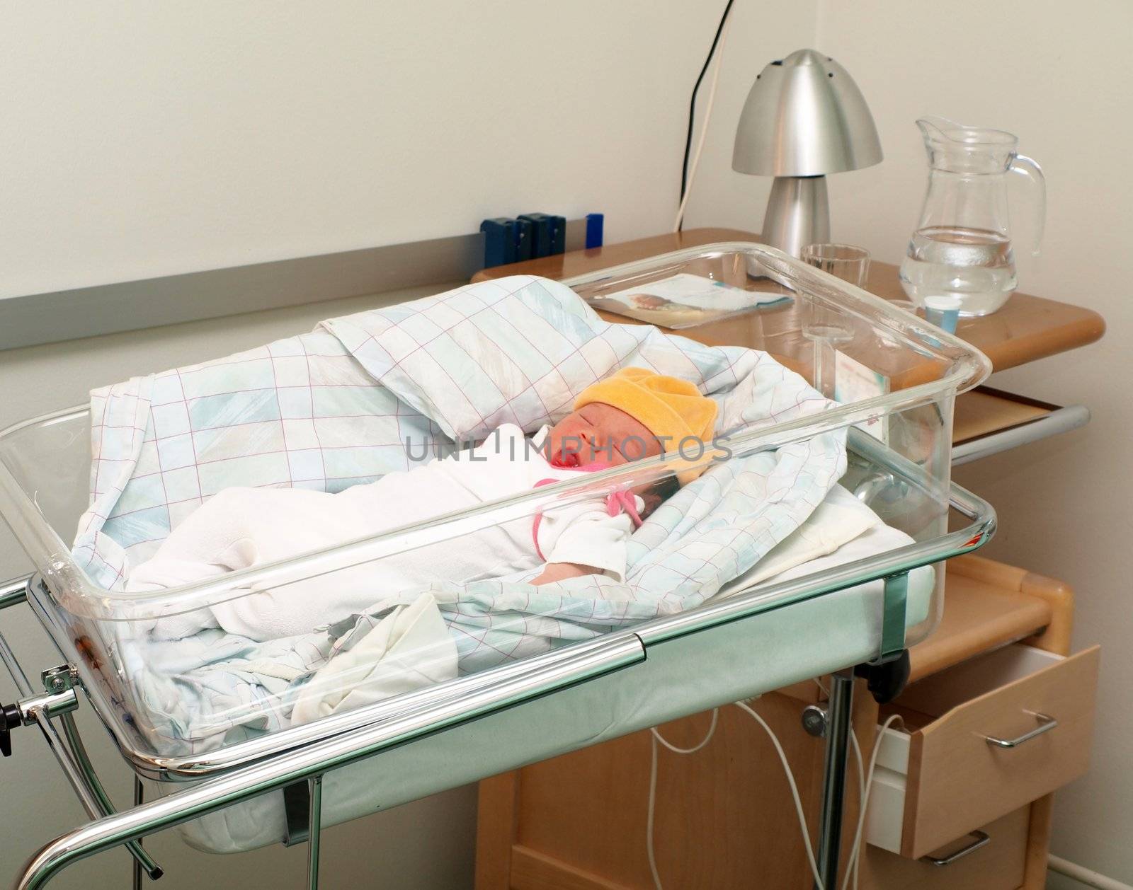 Newborn baby, first days, sleeping in the hospital by Arvebettum