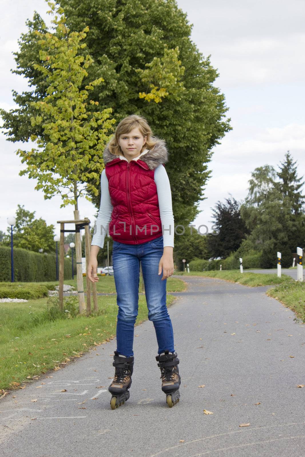 Roller skater  by miradrozdowski