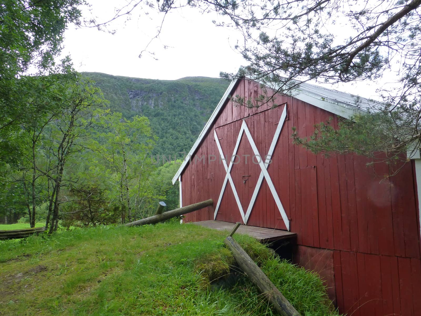 Barn with barnbridge