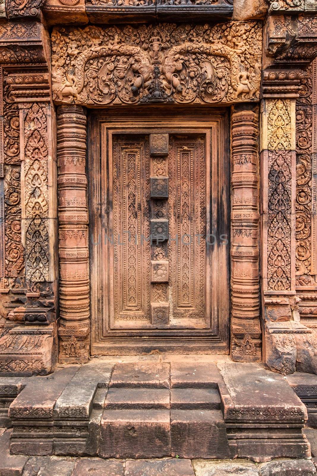 Amazing pink temple of Banteay Srei false stone doorway.