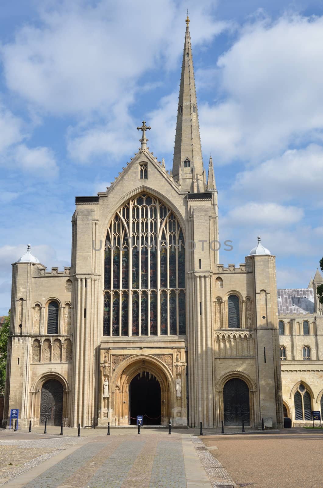 Norwich Cathedral front by pauws99