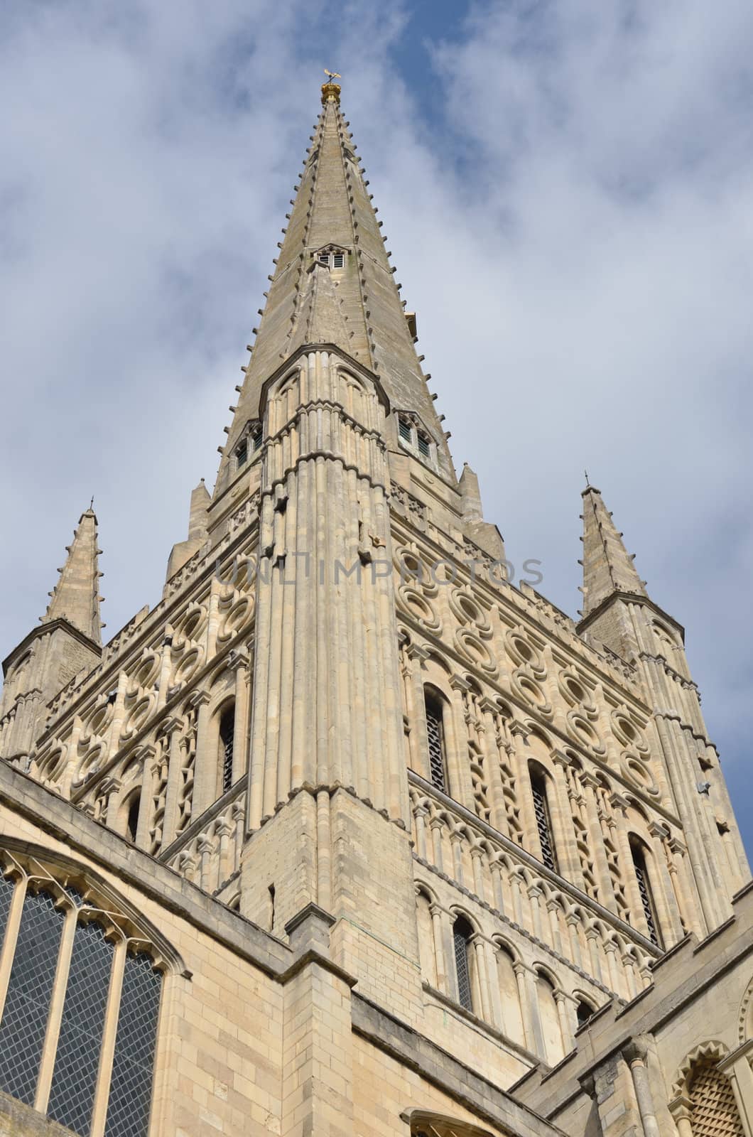 Spire of Norwich Cathedral by pauws99