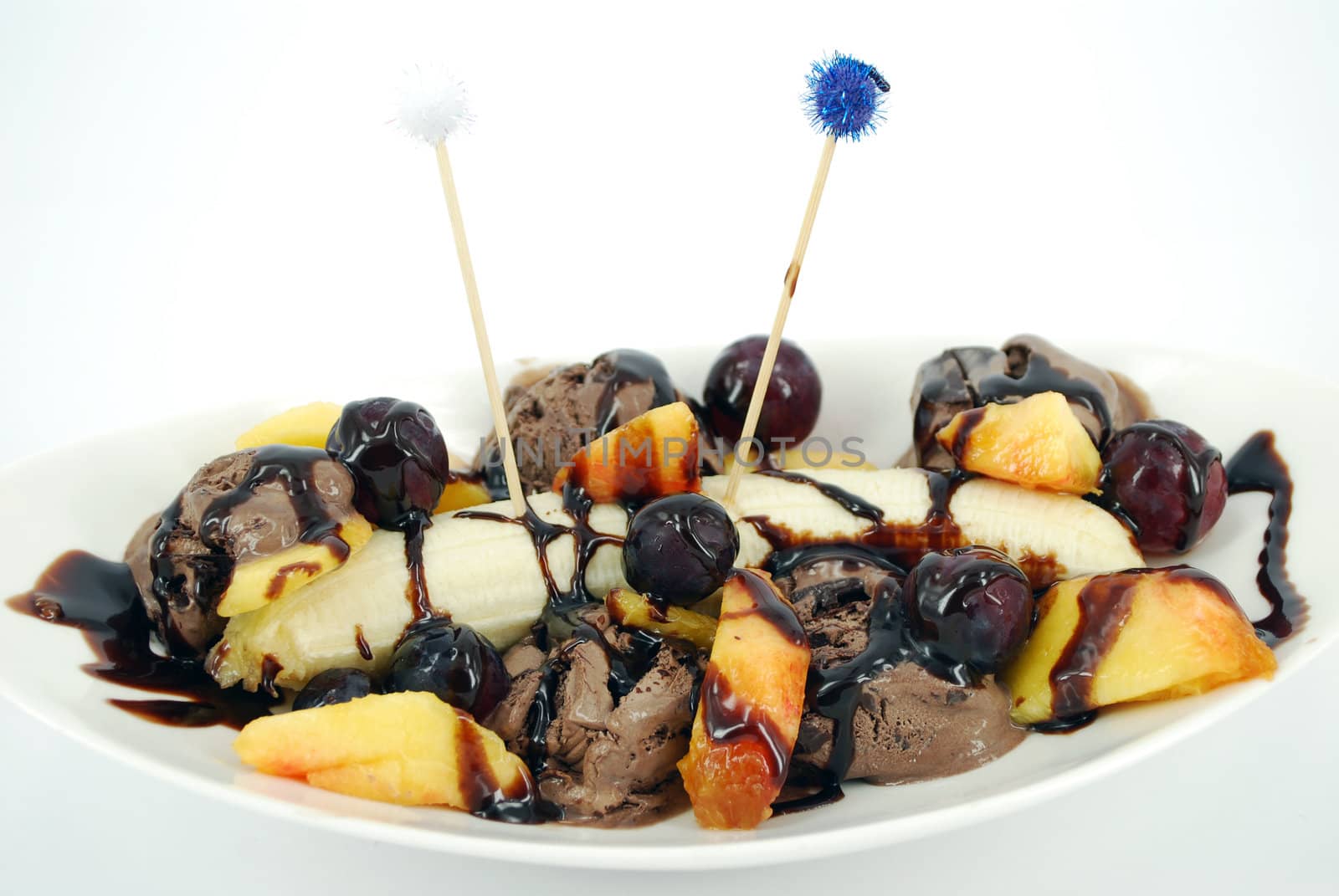 Fruit salad with ice cream