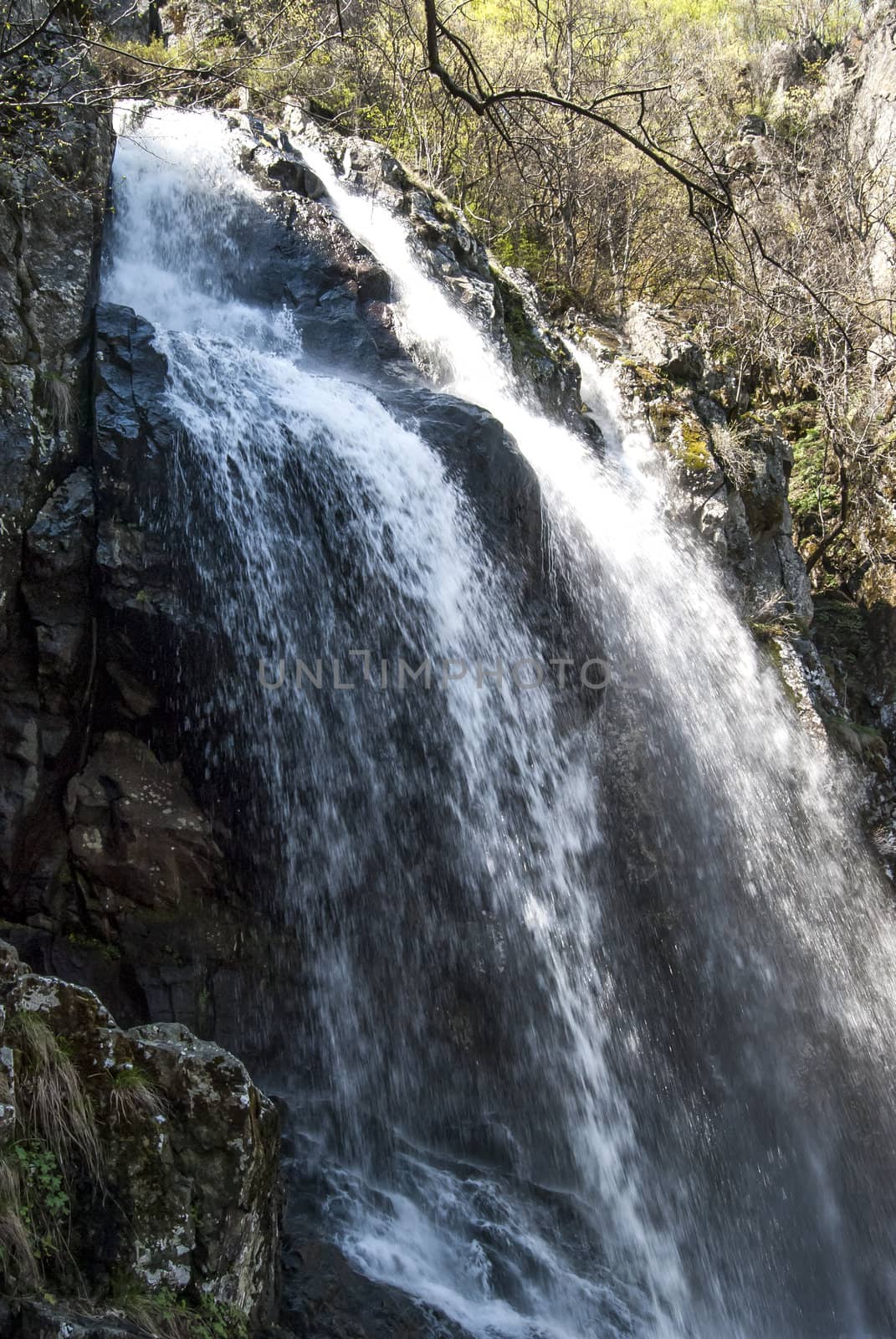 Vernal waterfall by varbenov