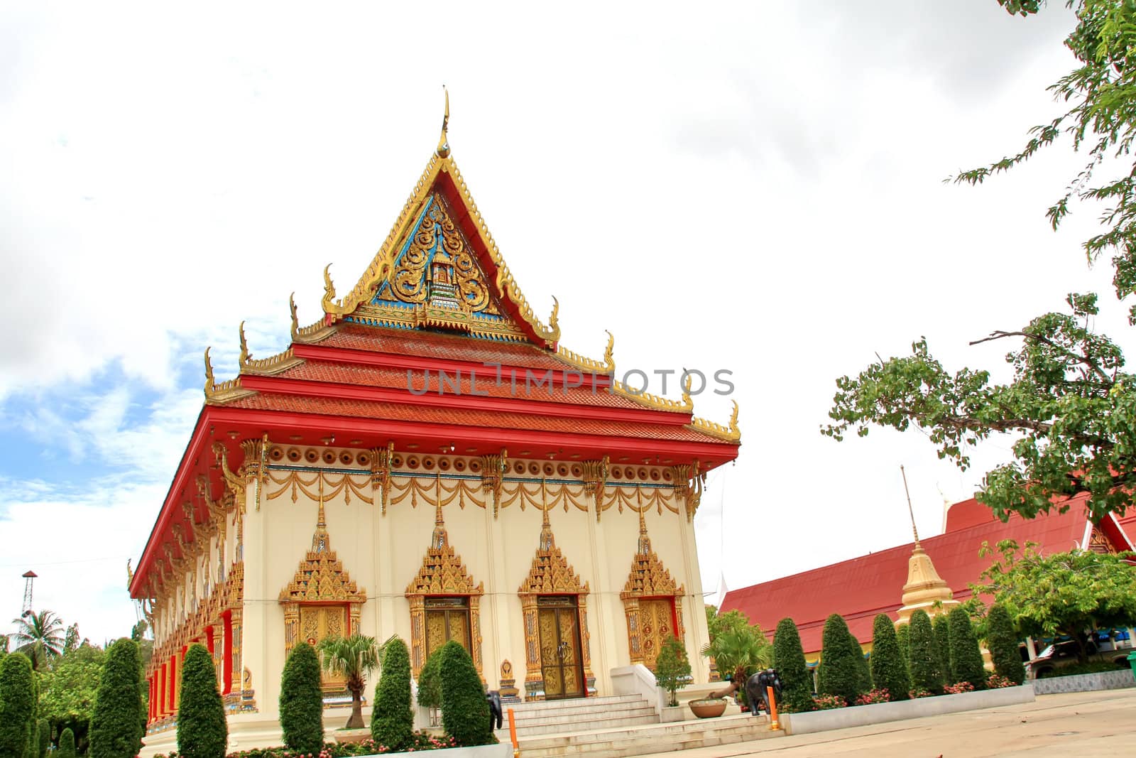 temple in thailand by phanlop88