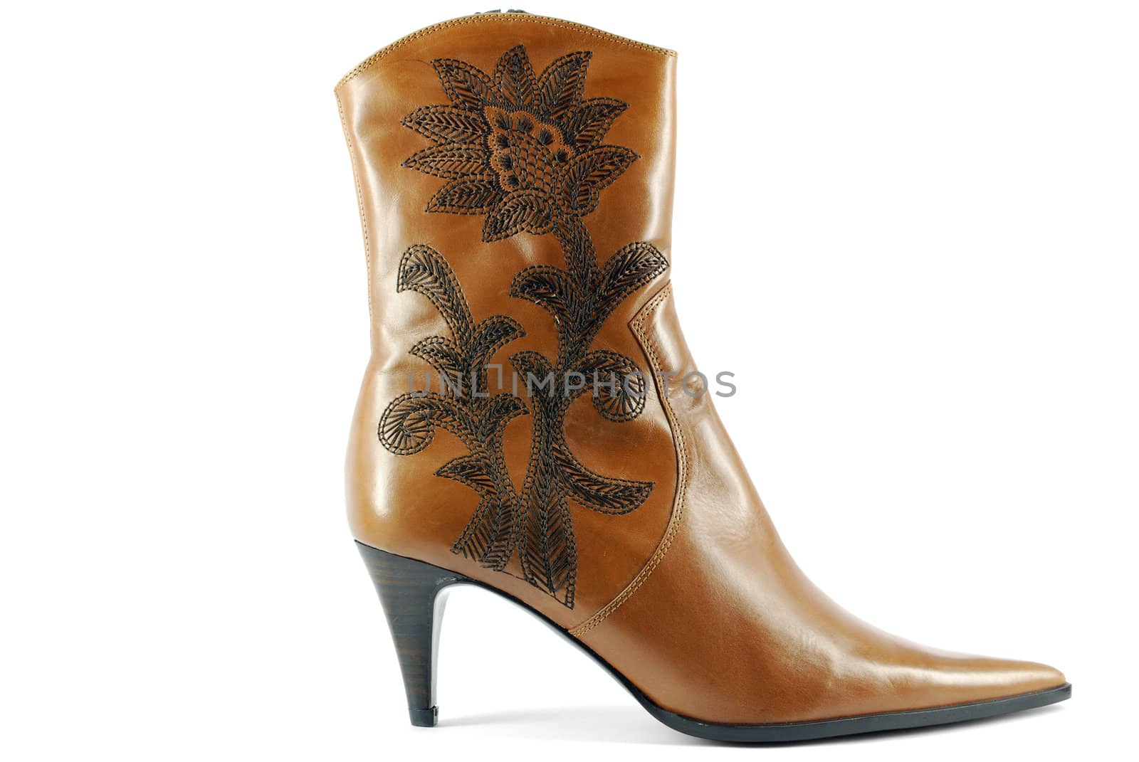 Woman short brown leather boot