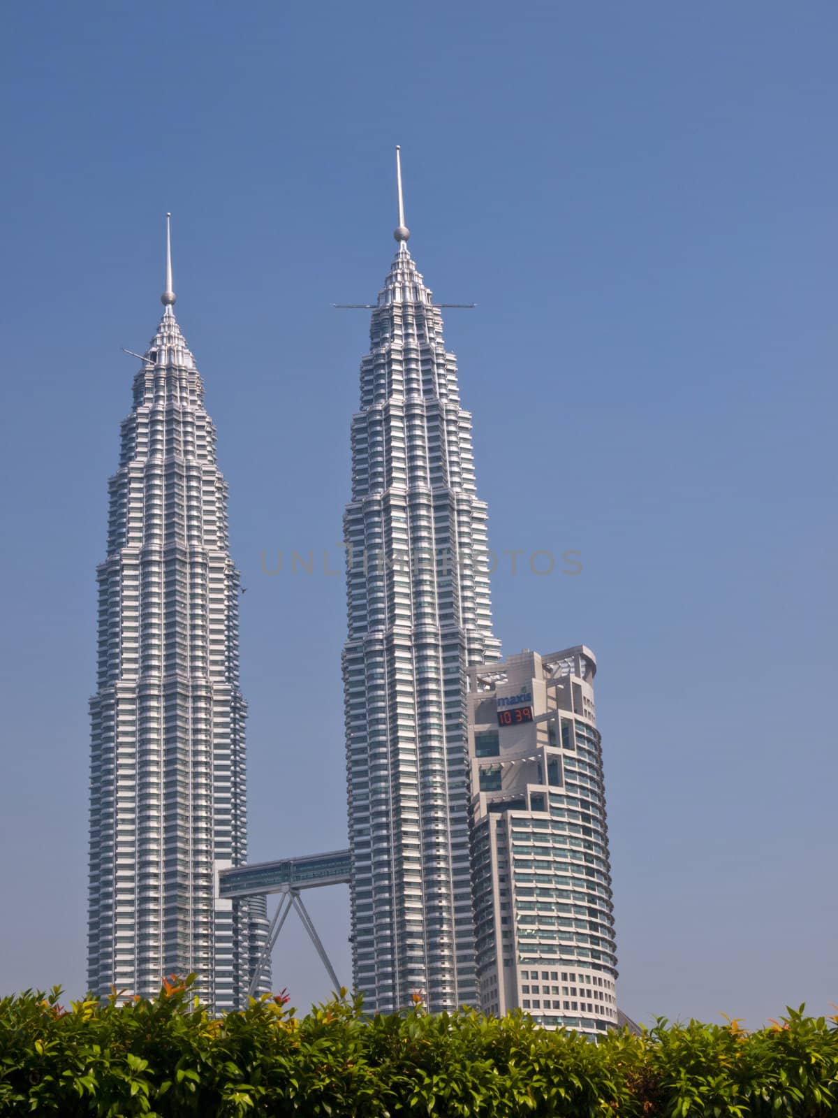 KUALA LUMPUR - DECEMBER 15: The Petronas Twin Towers are the world's tallest twin towers. The skyscraper height is 451.9m. December 15, 2010, in Kuala Lumpur, Malaysia