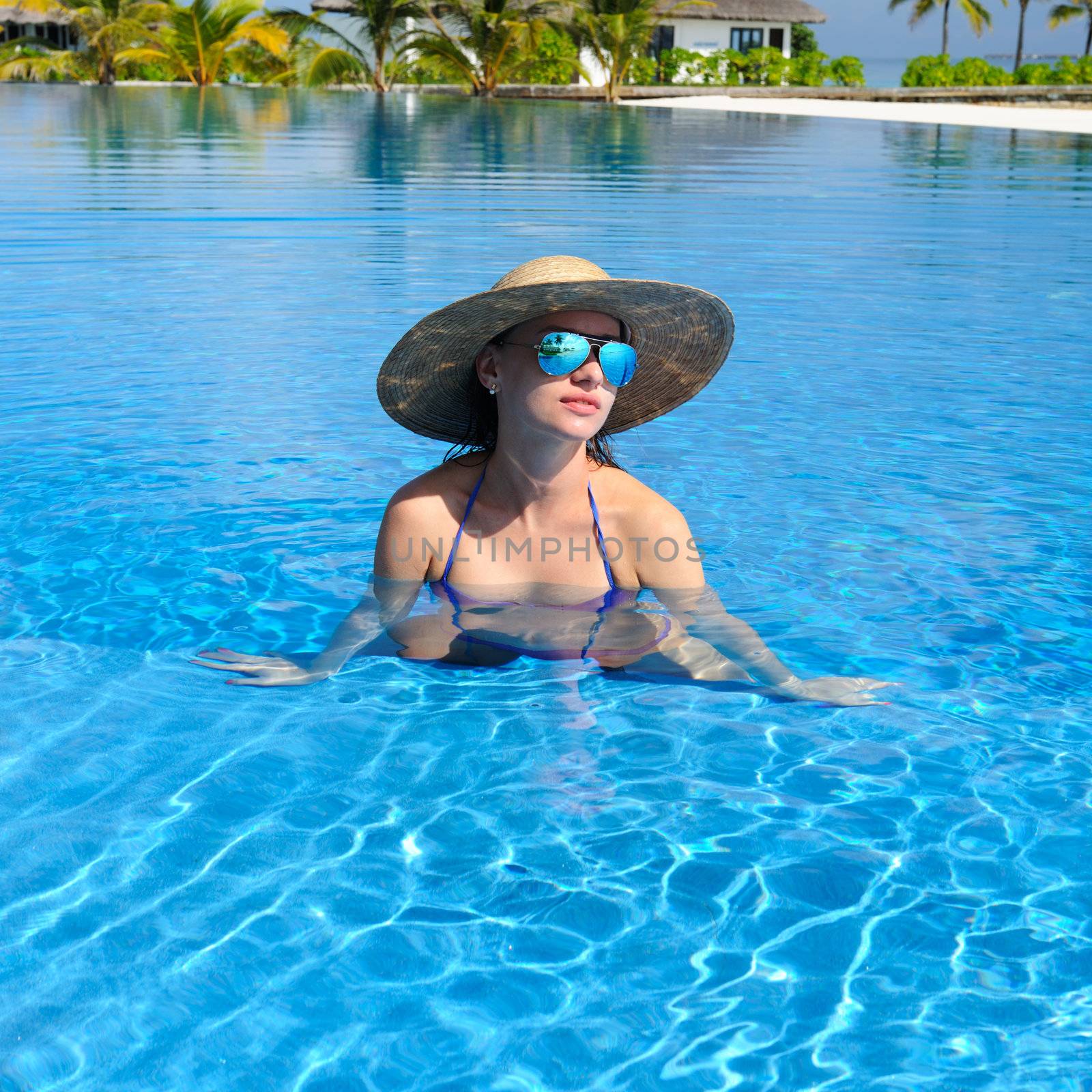 Woman in hat at the pool 